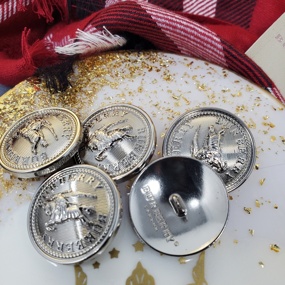 BURBERRY BUTTONS - Picture 14 of 16
